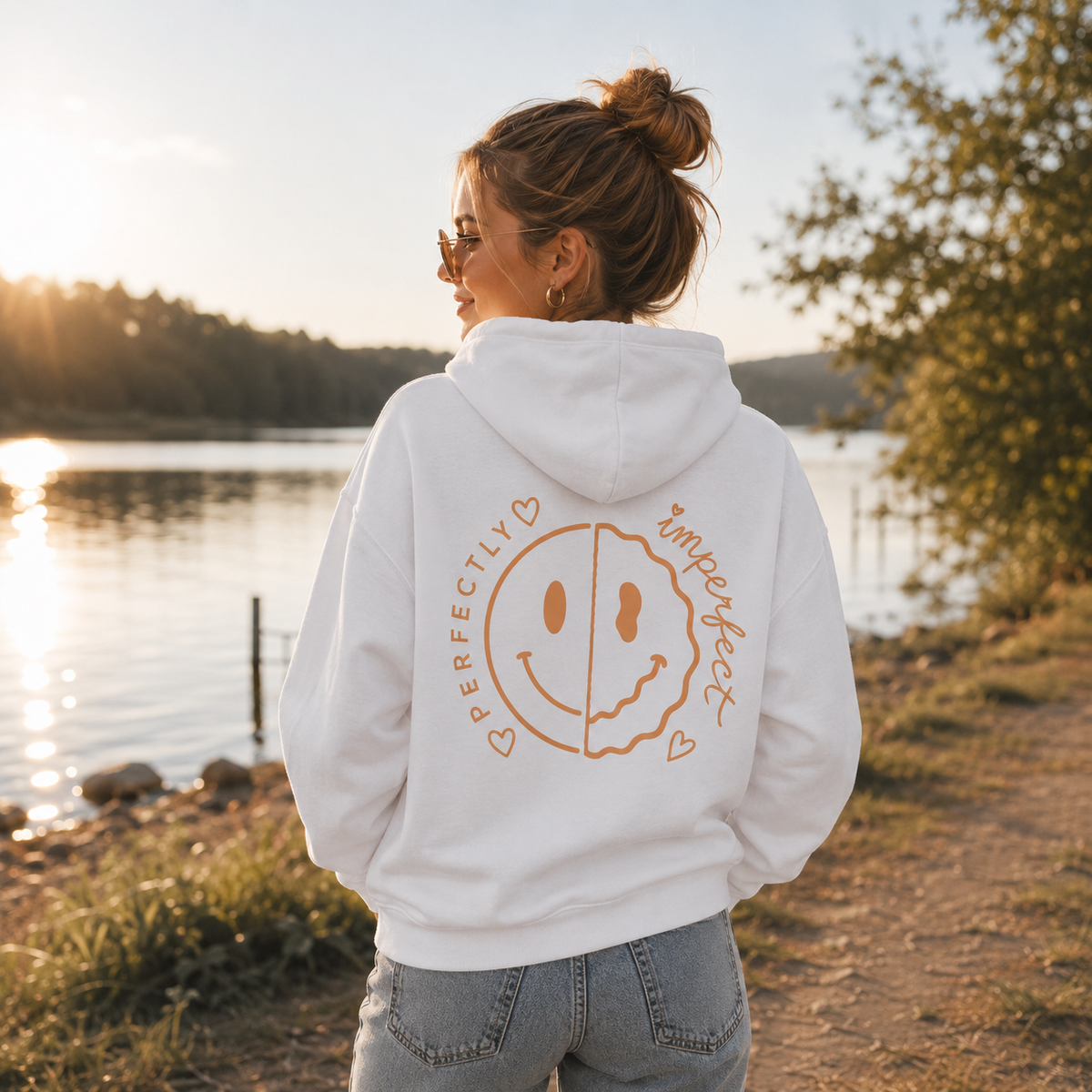 Unisex Klassik Hoodie „PERFECTLY IMPERFECT“-Pastell-Apricot