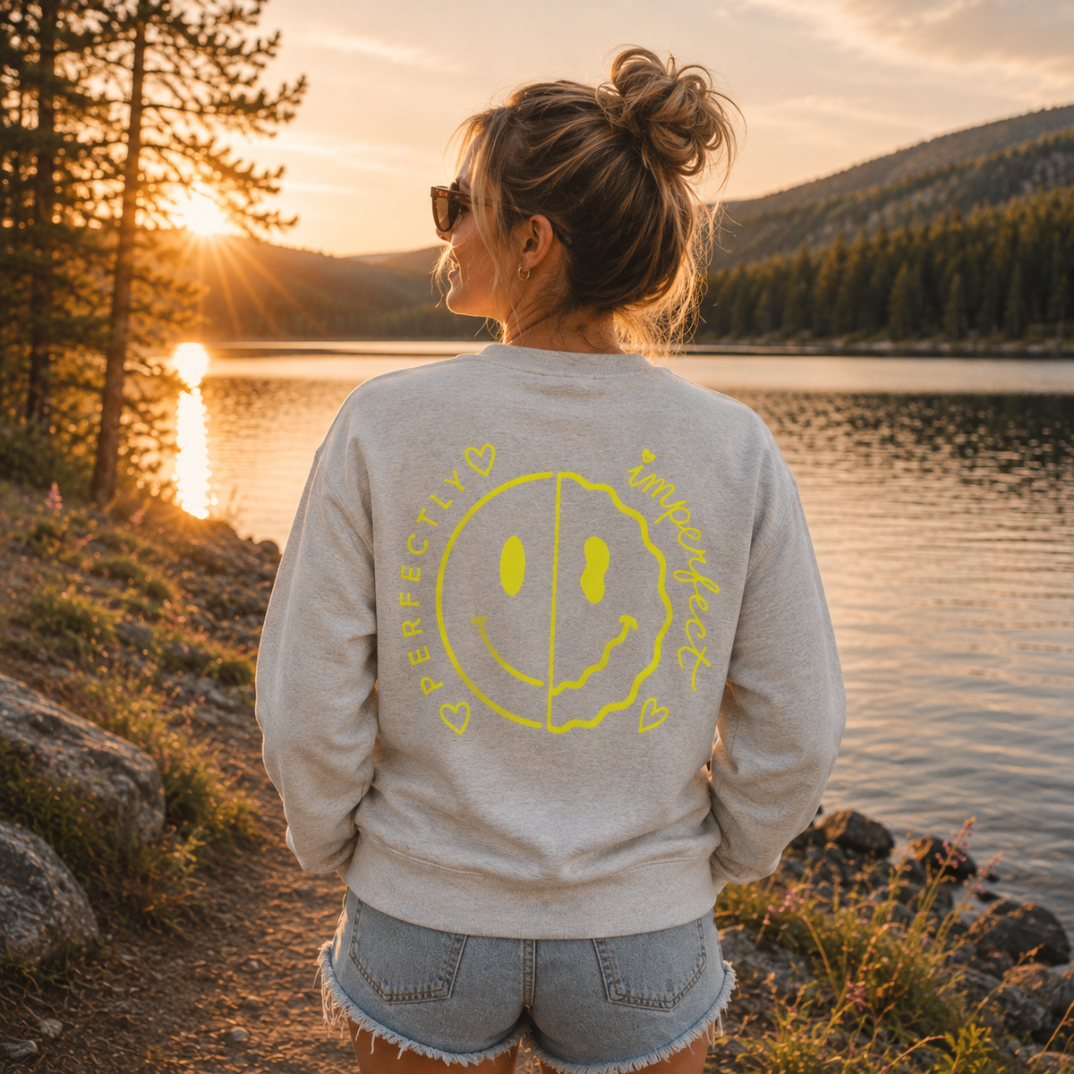 Unisex Classic Statement Sweatshirt – „PERFECTLY IMPERFECT“-Leuchtgelb
