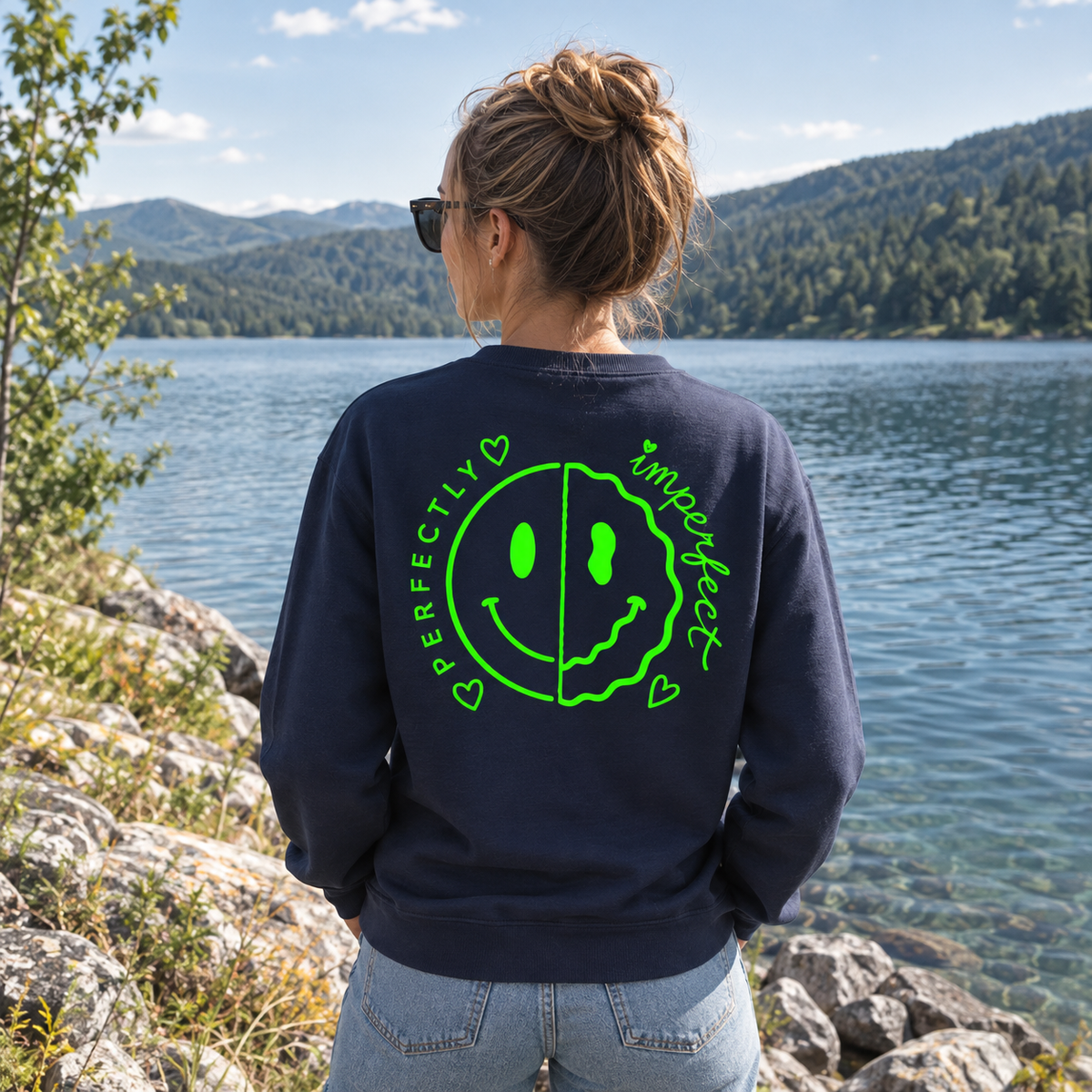 Unisex Classic Statement Sweatshirt – „PERFECTLY IMPERFECT“-Neongrün