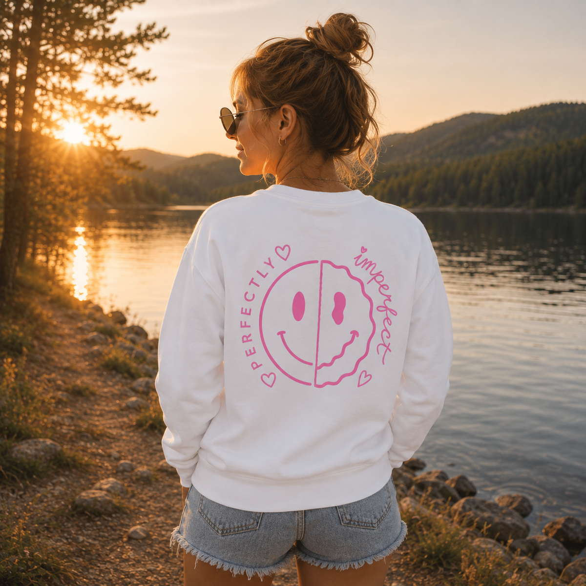 Unisex Classic Statement Sweatshirt – „PERFECTLY IMPERFECT“-Pink