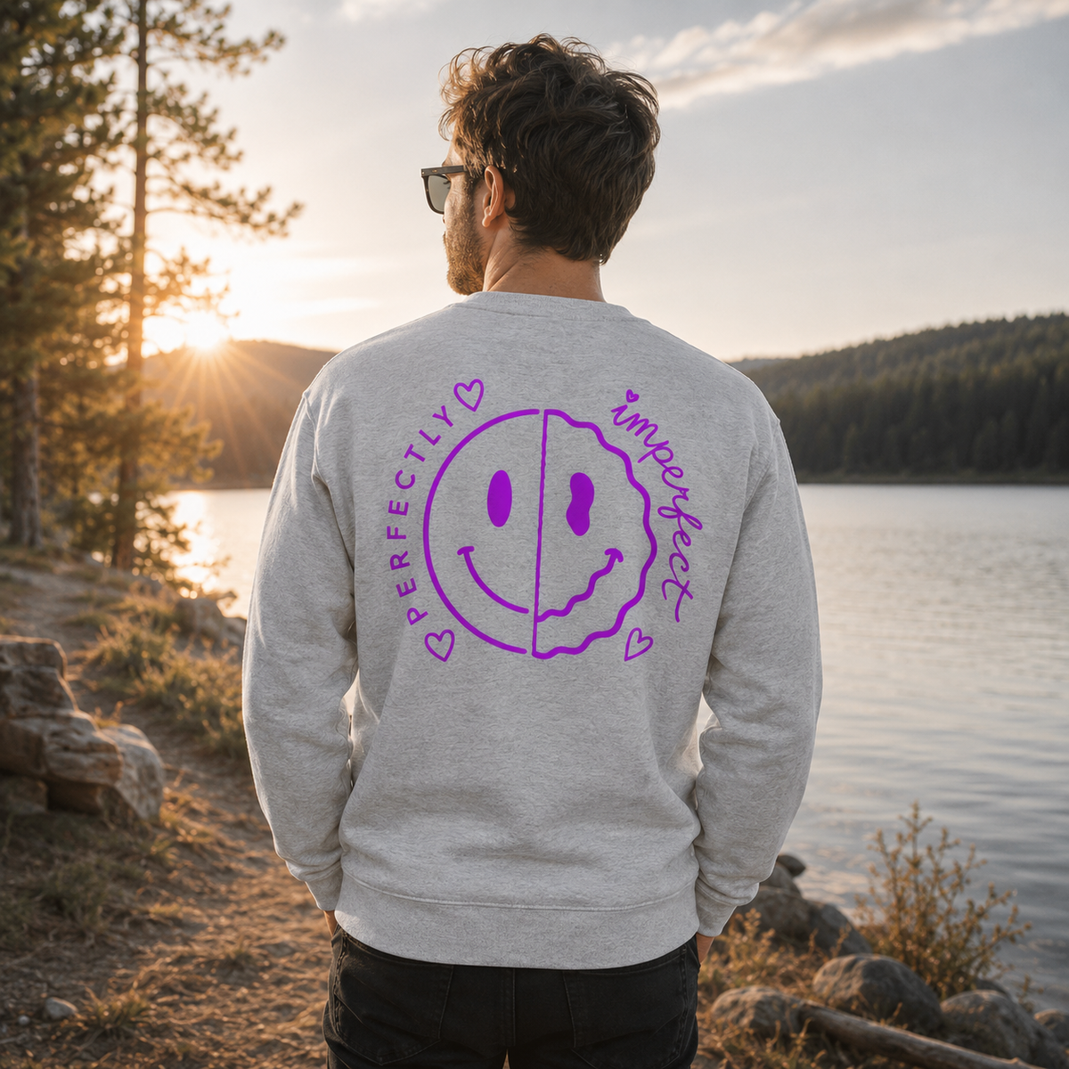 Unisex Classic Statement Sweatshirt – „PERFECTLY IMPERFECT“-Lila